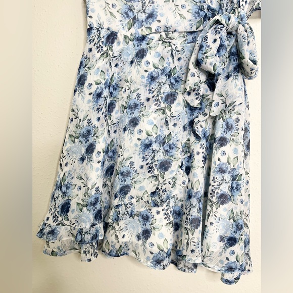 Mi Ami Francesca’s Collection Floral Dress - Picture 6 of 10